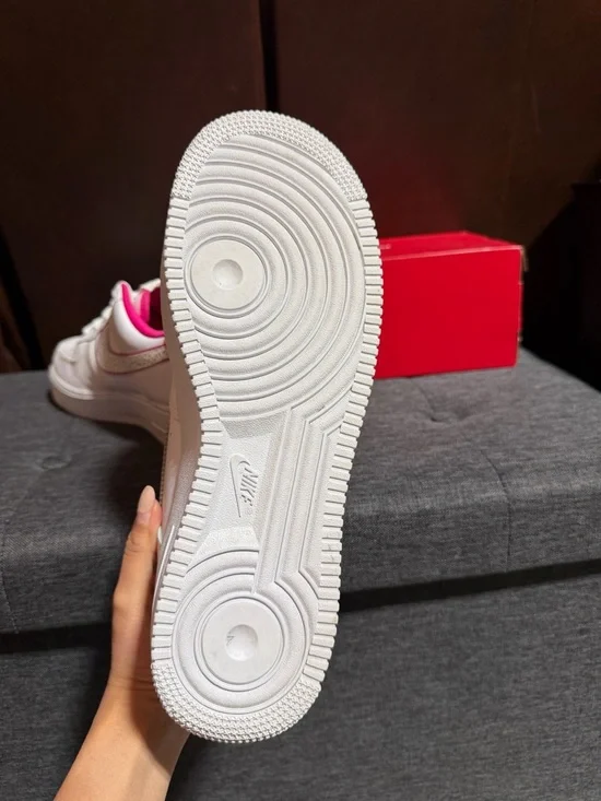 Nike White & Hot Pink Women's Low-Top Sneakers - Picture 11 of 12